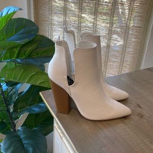JustFab white booties size 6.5